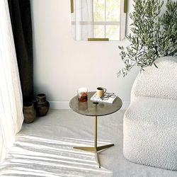 Hanah Home Élégante Table latérale avec Dessus en Verre trempé et Cadre en métal, 40 x 45 x 40 cm, Finition dorée et Bronze, Parfaite pour Les Salons et Les Chambres Modernes