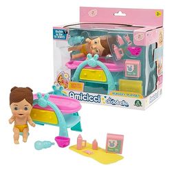 Amicicci Nursery Time Pipì, Playset con Bambolina Piccola Ciccioheidi, Giochi Bambini 3 Anni, con Funzione Pipì e Accessori per il Cambio Pannolino, Inclusi 2 Pannolini, 1 Biberon, 1 Asciugamano