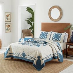 Tommy Bahama Soft Cotton Bedding, Coastal Home Decor, Oeko-Tex Certified, 100%, Blue, King Quilt