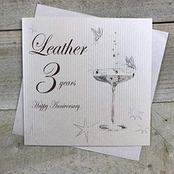 WHITE COTTON CARDS bd103 Coupe en Verre Inscription Happy Anniversary 'Leather'3 Ans Carte d'anniversaire Faite à la Main Blanc