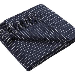 Drift Home - Plaid Bleu Marine avec Pompon (180 x 130 cm) - Couverture Tissée en Coton Recyclé Durable - Jeté de Canapé Texturé à Rayures - Maison