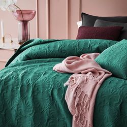 ROOM99 Leila Elegant Dark Green Bedspread 220 x 240 cm – Versatile Blanket for Bed or Sofa – Quilted Style – Ideal as a Bedspread