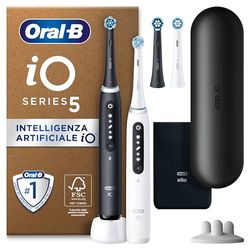 Oral-B Spazzolino Elettrico Ricaricabile iO 5N, Sensore di Pressione, Intelligenza Artificiale, 5 Modalità di Spazzolamento, 4 Testine, 2 Spazzolini, 1 Custodia da Viaggio, Bianco e Nero, Idea Regalo