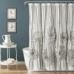 Lush Decor Serena Rideau de Douche à Volants, 183 cm de Large x 183 cm de Long, Gris Clair – Beau Rideau de Douche à Volants – Décoration Vintage Glamour pour Salle de Bain de Style Rustique