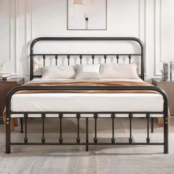 VECELO Cadre de lit 140 x 200 cm - Lit en métal avec tête de lit Haute - Lit Double Minimaliste Moderne pour Chambre à Coucher, Chambre d'amis, Beaucoup d'espace de Rangement sous Le lit, Noir