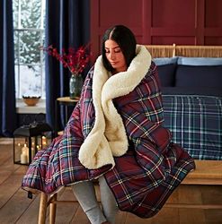 Night Lark Gezellige Sherpa Fleece Deken - Klassieke Rode Tartan 9 Tog Luxe Gooi. Pluizig, dik en omkeerbaar. Perfect voor banken, bedden, bank, bank. Hypoallergeen. Wasbaar in de machine. Afmetingen: