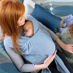 Close Caboo 181938 Lite Baby Sling Premium Wrap Carrier, Denim, Adecuado desde recién nacidos hasta 14.5 kg, T.I.C.K.S Seguridad Probada