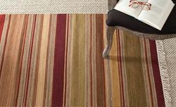 SAFAVIEH Tapis Traditionnel Pour Salon, Salle à manger, Chambre à coucher - Striped Kilim Collection, Tapis à poil court, Rouge, 76 X 122 cm
