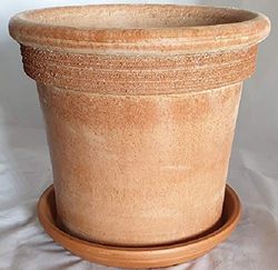 VASO CILINDRO IN TERRACOTTA + SOTTOVASO IN TERRACOTTA ;VASO: DIAMETRO CM. 33, ALTEZZA CM. 30. SOTTOVASO DIAMETRO CM. 29, ALTEZZA CM. 4
