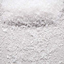 Baker Ross Artificial Snowflakes — Creative Christmas Art and Craft Supplies for Kids to Make and Decorate (30g Per Pack)