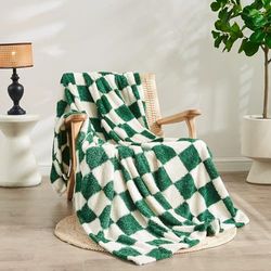 Qeils Checkered Blanket, Forest Green Christmas Throw Blanket Microfiber Super Soft Knit Throw Blanket for Couch, Sofa, Chair, Bed, Camping, Picnic, Travel Lightweight Bed Blanket- 50"*60"