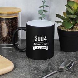 eBuyGB Engraved 2004 Year of The Legend Black Coffee Mug, 21st Milestone Birthday Gift for Men, Twenty-First Gift for Him, 350 ml