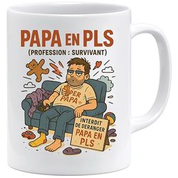 JungleMug – Cadeau fête des pères papa | Mug Papa en PLS humour canapé dessin animé | Tasse rigolote pour homme fatigué père de famille | Idée cadeau papa original
