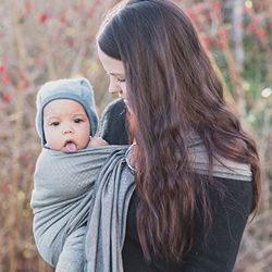 Hoppediz Ring-Sling, Porte-bébé pour les Nouveau-nés et Bébés, Écharpe de portage avec deux anneaux en aluminium, 0-36 mois, 3-20 kg, London noir-blanc