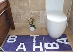 Rapport Home Set di tappetini da Bagno e piedistallo Text, Cotone, Viola, 80 x 50 x 2 cm