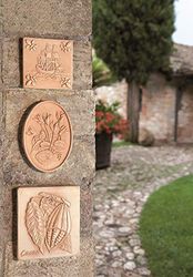 PANNELLI DA PARETE IN TERRACOTTA (SET DI TRE PEZZI):1) VELIERO: ALTEZZA CM. 14, LATO CM. 14; 2) CICLAMINI: ALTEZZA CM. 20, LATO CM. 14; 3) CACAO: ALTEZZA CM. 20, LATO CM. 18