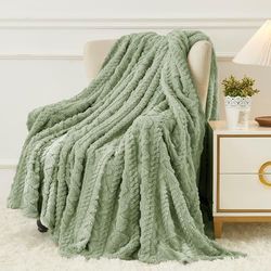 Aganear Manta de forro polar, manta de franela acogedora, suave, ligera, mullida, regalo decorativo cálido para todas las estaciones, manta portátil para sofá, cama, automóvil (50 x 60 pulgadas, verde