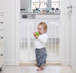 BabyDan Lasby, Barrière pour bébé monté sur pression, 73-80,5 cm, Barrière pour bébé/Barrière de sécurité, Blanc, Fabriqué au Danemark - (Barrière pour animaux/Barrière pour chien)