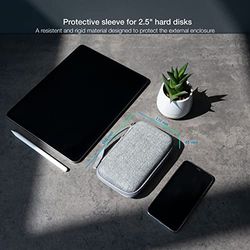 Estuche protector para caja externa 2.5", gris, resistente, ligero; ideal para almacenar y proteger dispositivos de almacenamiento.