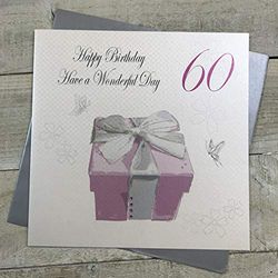 WHITE COTTON CARDS Grande Carte d'anniversaire Happy Birthday Have a Wonderful Day, Motif Cadeau Rose, Fait Main, pour Anniversaire de 60 Ans