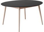 Esstisch HAMMEL FURNITURE "Meza Designtisch mit Auszugsfunktion und 2 Einlegeplatten", schwarz (schwarz, naturfarben), B:135cm H:73,5cm T:135cm, Tischplatte: Schwarzes nanobehandeltes Fenix-Laminat (schwarzer Rand), Gestell: Gestell: Weiß pigmentierte Eiche matt Lack (Massivholz;Mit nanobehandeltem Laminat, einer matten, seidigen Oberfläche, die Fingerabdrücke abweist und langlebig und hygienisch