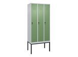 C+P Spind Classic PLUS, Gestell, 3 Abteile, 2120x900x500mm, 7035/6011 Verschluss Sicherheits-Drehriegel 4 Garderobenhaken Trennwand mittig ; C + P Möb (0800307-30F|S10006)