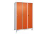 C+P Spind Classic PLUS, Füße, 3 Abteile, 1950x1200x500mm, 7035/2004 Verschluss Sicherheits-Drehriegel 4 Garderobenhaken ; C + P Möbelsysteme (080010-32|S10037)
