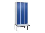 C+P Spind Classic PLUS, Bank, 3 Abteile, 2120x900x815mm, 7035/5010 Verschluss Zylinderschloss 4 Garderobenhaken Trennwand mittig Dekor Banklatten RAL (0800407-30F|S10018)