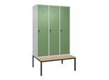C+P Spind Classic PLUS, Bank, 3 Abteile, 2120x1200x815mm, 7035/6011 Verschluss Sicherheits-Drehriegel 4 Garderobenhaken Sitzbanktyp untergebaut ; C (0800507-32|S10006)