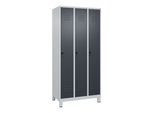 C+P Spind Classic PLUS, Füße, 3 Abteile, 1950x900x500mm, 7035/7016 Verschluss Sicherheits-Drehriegel 3 Garderobenhaken ; C + P Möbelsysteme (080010-30|S10008)