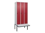 C+P Spind Classic PLUS, Bank, 3 Abteile, 2120x900x815mm, 7035/3003 Verschluss Sicherheits-Drehriegel 3 Garderobenhaken Dekor Banklatten RAL 7035 Lich (0800407-30|S10031)
