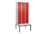 C+P Spind Classic PLUS, Bank, 3 Abteile, 2120x900x815mm, 7035/3020 Verschluss Zylinderschloss 3 Garderobenhaken Dekor Banklatten RAL 7035 Lichtgrau S (0800507-30|S10016)