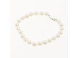 Weißes Armband aus Perlen