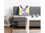 Dekokissen QUEENCE "Hugo", lila (lila, grün, bedruckt), B:40cm L:40cm, Polyester, Dekokissen_Sitzkissen_Kissenhüllen, mit einem lila Hasen