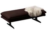 Polsterhocker W.SCHILLIG "broadway", braun (mocca z69), B:145cm H:43cm T:71cm, Longlife Xtra-Leder Z69: Das feinnarbige, gedeckte Softleder Z69 besticht durch seine außergewöhnliche Weichheit im trendigen »Vintage-Look«, Hautstärke 0, 9 - 1, 1 mm, Hocker, Polsterhocker, Füße in Schwarz pulversbeschichtet
