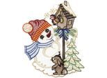 Fensterbild "Süßer Schneemann" Gr. 1, bunt (braun, grün, rot), B:21cm H:29cm, Polyester, W. REUTER & SOHN - PLAUENER SPITZE, Fensterbilder, Fensterbild, Made in Germany