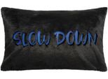 Fellkissen PAD "GAZE", schwarz (schwarz, schriftzug), B:30cm H:2cm L:50cm, Polyester, Dekokissen_Sitzkissen_Kissenhüllen, Kunstfell, weich & kuschelig, mit Schriftzug, 30x50 cm