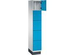 C+P Schließfachschrank Cambio, 1 Abteil, 5 Fächer, mit Sockel, B 300 x T 525 x H 1980 mm, lichtgrau/lichtblau