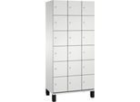 C+P Schließfachschrank Cambio, 3 Abteile, 18 Fächer, auf Füßen, B 900 x T 525 x H 1980 mm, lichtgrau