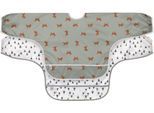 Lätzchen LÄSSIG "Little Forest, Fuchs", Baby, bunt (weiß, olivgrün), Polyester, Lätzchen Lätzchen, langärmelig, mit integriertem Auffangschutz; PETA-approved vegan