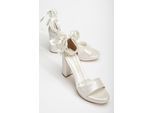 Renee Plateau Sandalen with Pearls