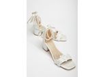 Amber Lace Sandalen with Pearls