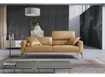 2,5-Sitzer EGOITALIANO "Masu, Designsofa mit erstklassigem Sitzkomfort, Breite 218cm", braun (tan), B:218cm H:95cm T:97cm, Leder NUVOLE (Echtes Rindsleder). Halbnatürliches, halbnarbiges Rindsleder mit einer natürlichen Körnung von 1, 2 bis 1, 4 mm. Dieses Leder hat eine weiche, wachsartige Haptik mit mattem Aussehen und einem Wolkeneffekt. Es handelt sich um ein Naturleder, das die ursprünglichen