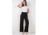 Texturierte Hose mit Schal-Detail