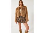 Boxy Crop Nepenjas