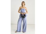 Blaue elegante Hose mit weitem Bein und Falten vorne