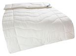 Kunstfaserbettdecke BECO "EcoWell Bettdecken Blauer Engel zertifiziert Für Sommer und Winter", beige (natur), B:135cm L:200cm, Obermaterial: 100% Polyester, Bettdecken, Bettdecke 135x200 cm, 155x220 cm und weitere Größen