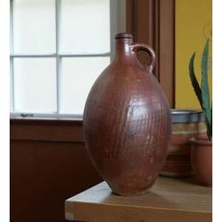 Antica brocca in terracotta