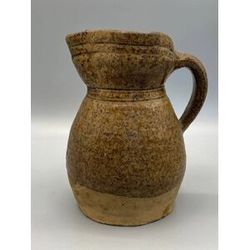 Brocca antica in terracotta smaltata, color ocra screziata, ceramica rustica francese, fine XIX secolo.