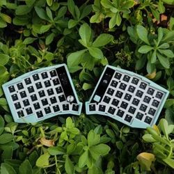 YANFU Sofle Split Keyboard Bluetooth Dual Mode Zmk Scheme Hot Swap Custom RGB with View Directional Rocker Knob Screen Keyboard 61 key